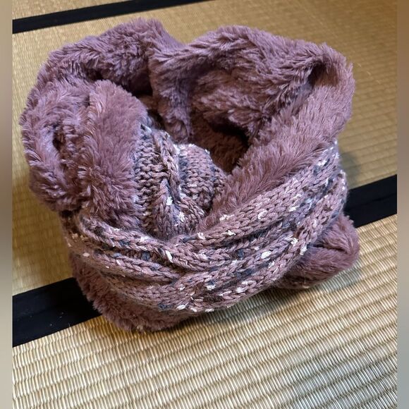 Knit and plush Infinity scarf lilac purple one size fits most - Picture 1 of 2